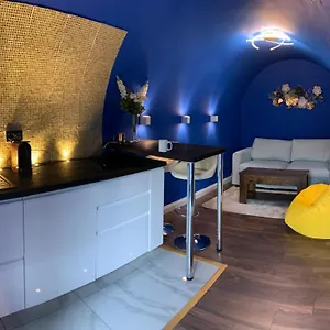  Apartment Quirky Vaulted Flat With Terrace United Kingdom